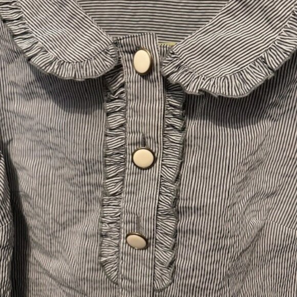Vintage pilgrim collar seersucker blouse with large white buttons - Picture 3 of 16